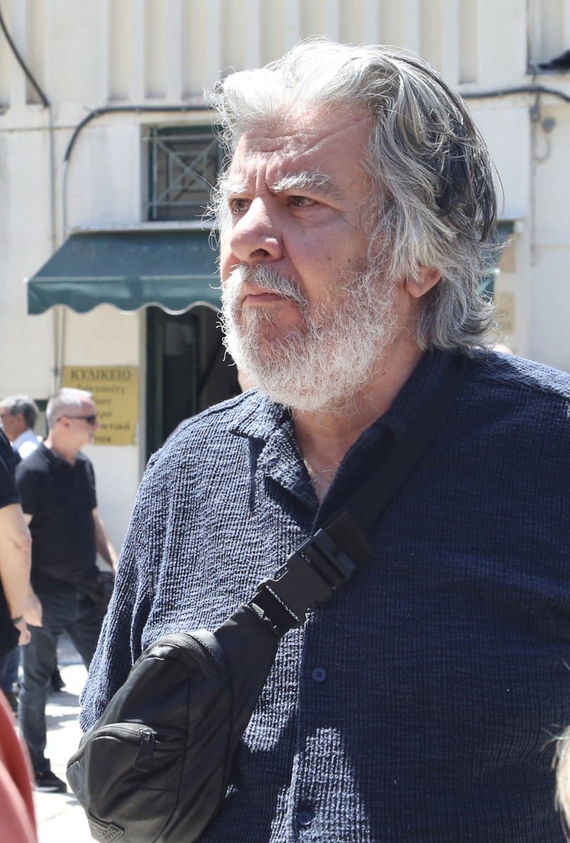 Μαίρη Ραζή στην κηδεία του συζύγου της, Σωτήρη Τσόγκα