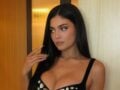 Το καλοκαιρινό νύχια της Kylie Jenner αποθεώνουν τον μαξιμαλισμό