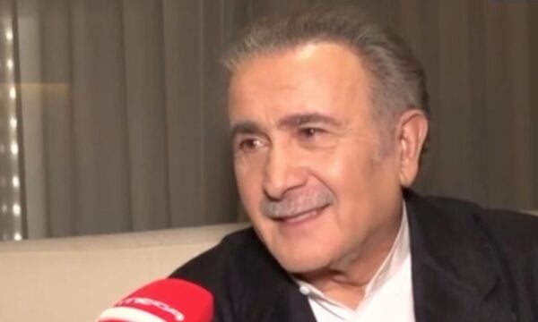 Λάκης Λαζόπουλος: «Η μητέρα μου με έπαιρνε στα πανηγύρια, τα αγαπώ αλλά δεν πηγαίνω γιατί ντρέπομαι»