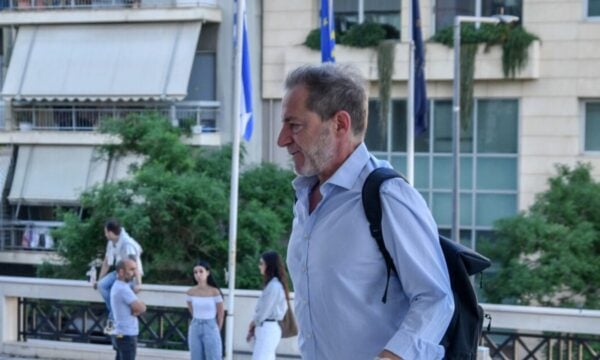 Δημήτρης Λιγνάδης: Αρχίζει η δίκη για κακοποίηση ανηλίκων – Η προσέλευσή του στο Εφετείο