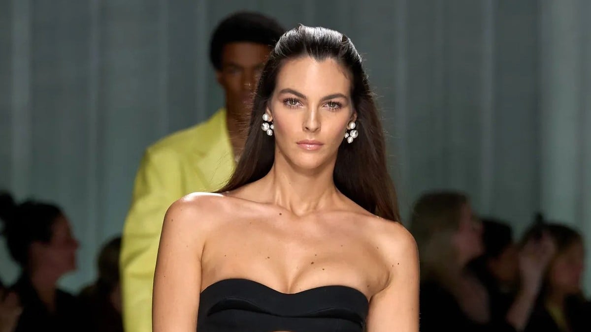 Rich Skin Girl: Πώς να αγκαλιάσετε τη φρέσκια τάση στο μακιγιάζ που «εξαφανίζει» τη θαμπή όψη
