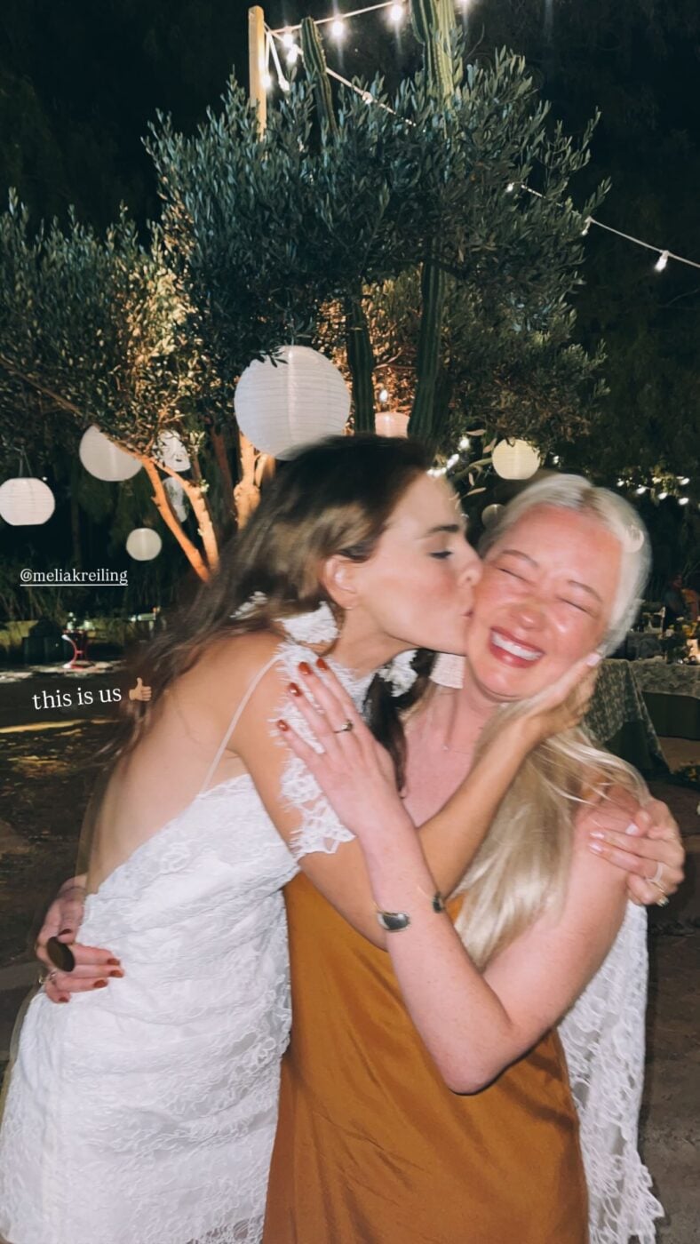 Μελία Κράιλινγκ: Η Ελληνίδα σταρ του «Emily in Paris» παντρεύτηκε τον εκλεκτό της στη Σύρο – Εικόνες, βίντεο