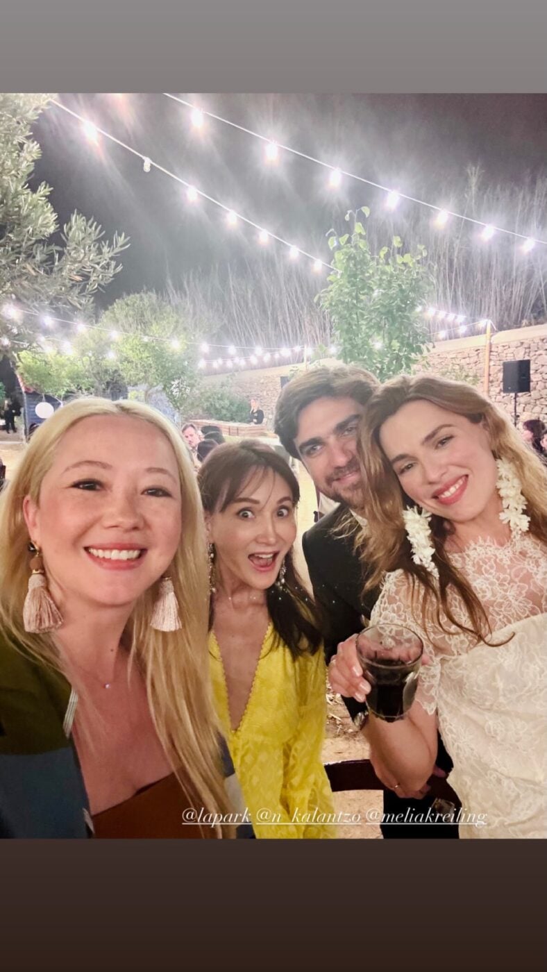 Μελία Κράιλινγκ: Η Ελληνίδα σταρ του «Emily in Paris» παντρεύτηκε τον εκλεκτό της στη Σύρο – Εικόνες, βίντεο