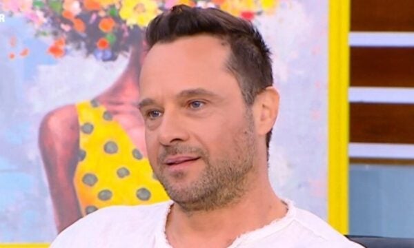 Μέμος Μπεγνής: «Οκτώ χρόνια παλεύω να ξεφύγω από το χρέος, είναι ένα βάρος που με κρατά άυπνο τις νύχτες»