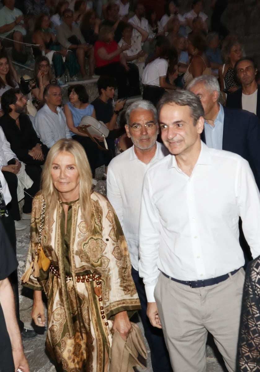 Κυριάκος Μητσοτάκης – Μαρέβα Γκραμπόφσκι στην έναρξη του φεστιβάλ Επιδαύρου: Η παράσταση που παρακολούθησαν