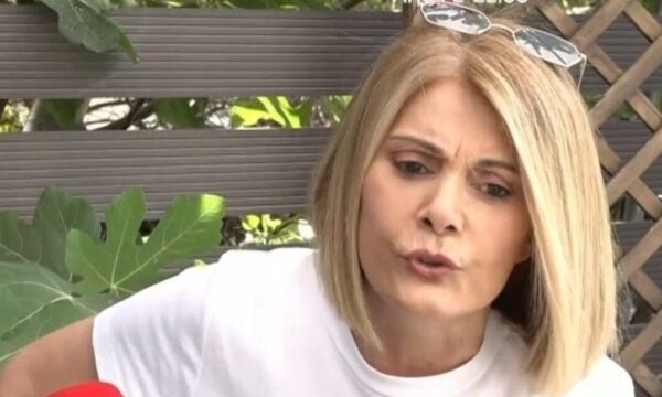 Μαρία Καρχιλάκη: «Μου είχε τύχει να με σημαδεύουν με τον σιγαστήρα» – Η σπάνια on camera εμφάνιση του συζύγου της