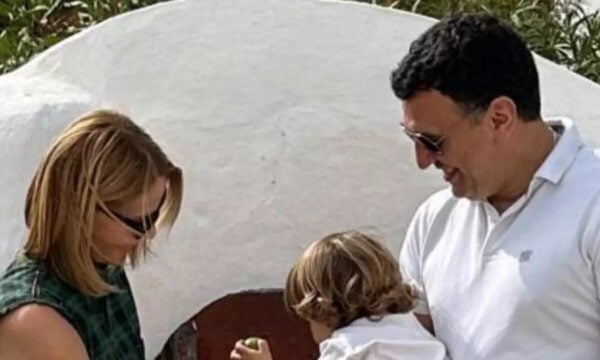 Τζένη Μπαλατσινού καμάρωσε τον Βασίλη Κικίλια σε τουρνουά μπάσκετ με τον 5χρονο γιο τους – Φωτογραφίες