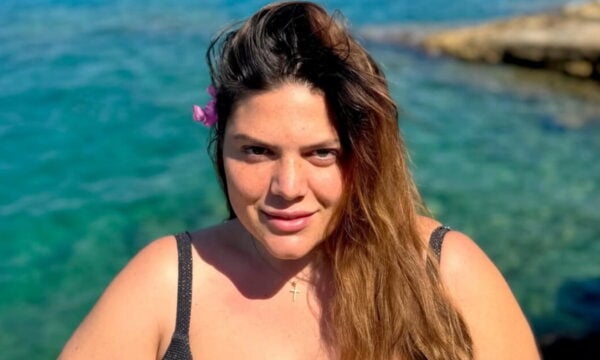 Δανάη Μπάρκα: Οι εικόνες με μαγιό και η αντίδραση του συντρόφου της, Φάνη Μπότση
