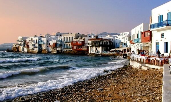 Αυτή η παραλία της Μυκόνου είναι πρώτη στη λίστα με τις 100 κορυφαίες του πλανήτη