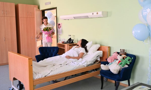 «Να μ’ αγαπάς»: Η Φωτεινή γεννά πρόωρα