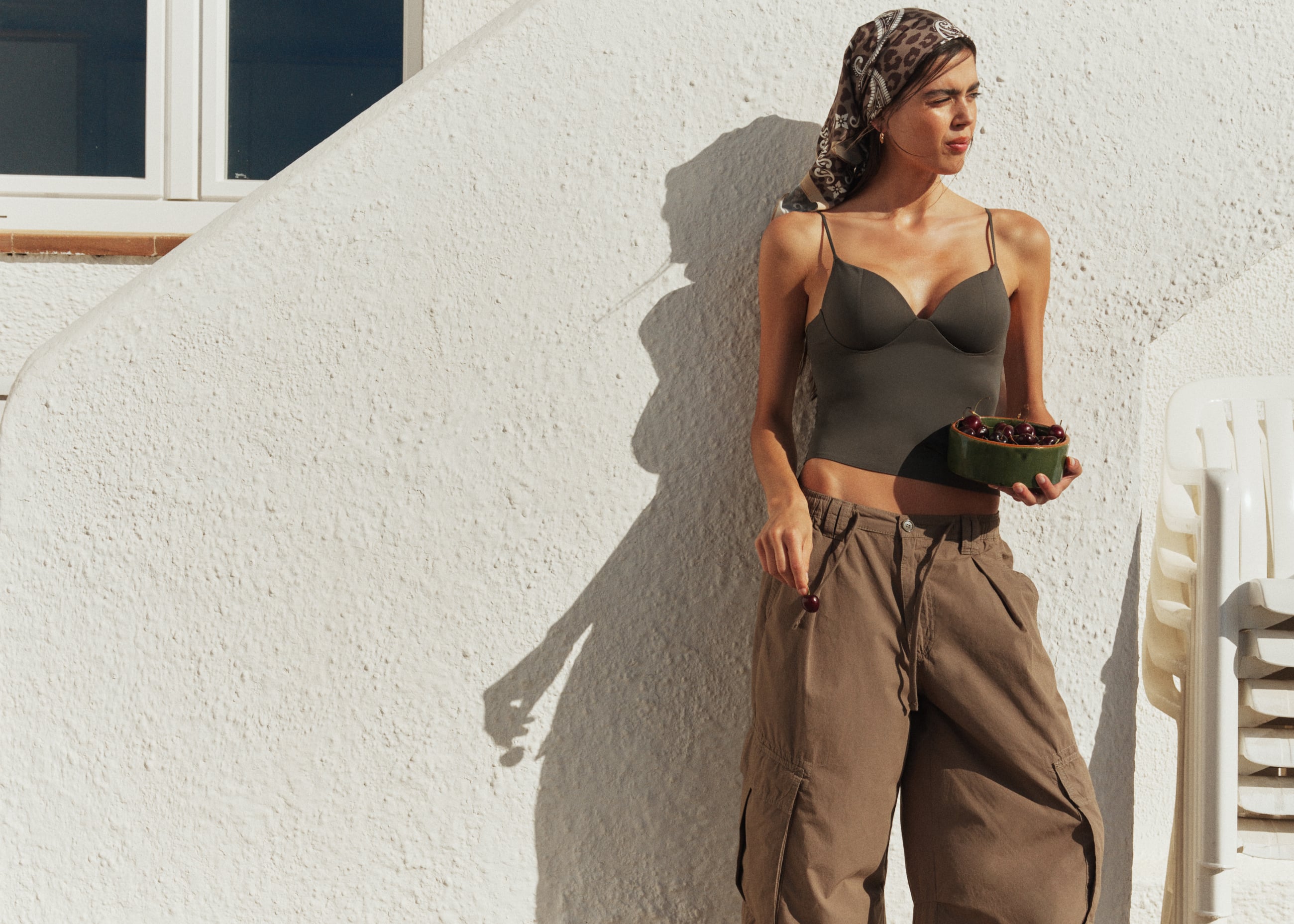 Mediterranean light: Η Stradivarius παρουσιάζει τη συλλογή για το χρυσαφένιο καλοκαίρι