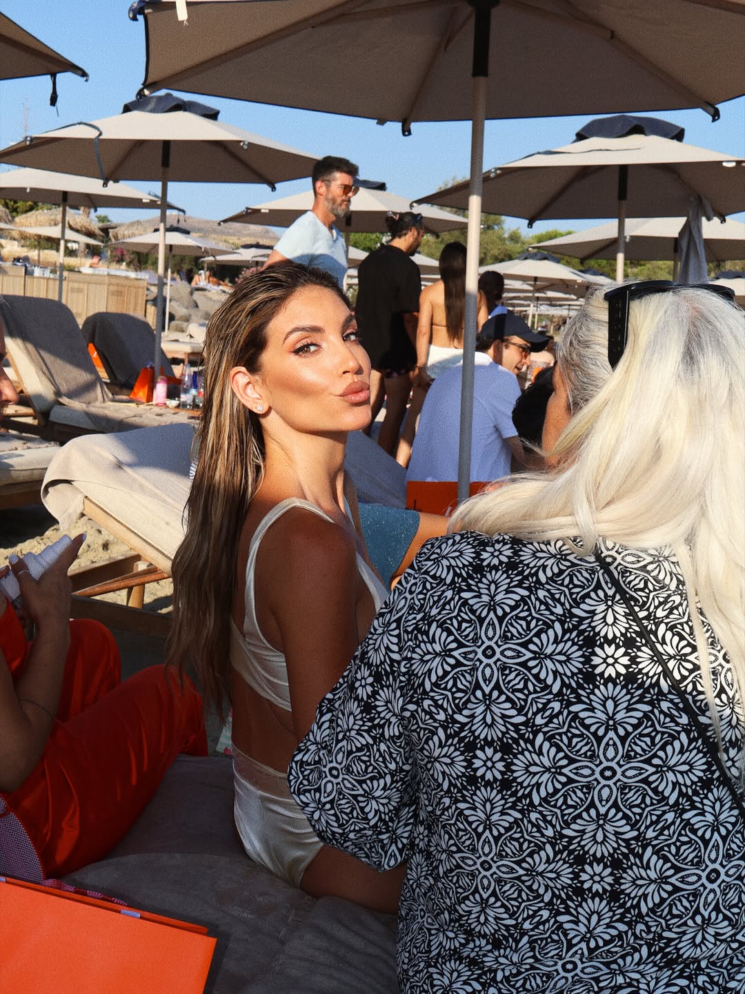 Αθηνά Οικονομάκου – Μπρούνο Τσερέλα: Pre-wedding party στην Πάρο με ξέφρενους χορούς, φιλιά και celebrities καλεσμένους
