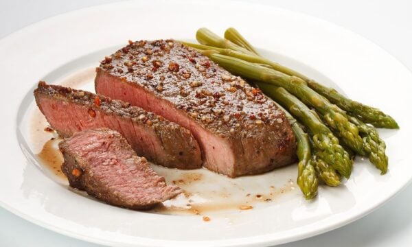 Pepper steak με σπαράγγια