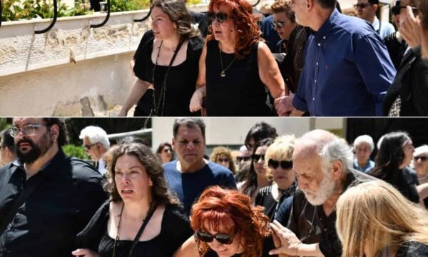 Μαίρη Ραζή στην κηδεία του συζύγου της