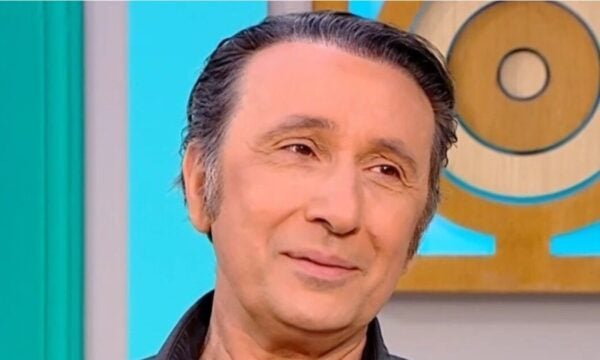 Ρένος Χαραλαμπίδης για Σάκη Ρουβά: «Για μυστηριώδη λόγο αποκρύπτει την καλλιέργειά του, πρέπει να αναδείξει τον πραγματικό του εαυτό»