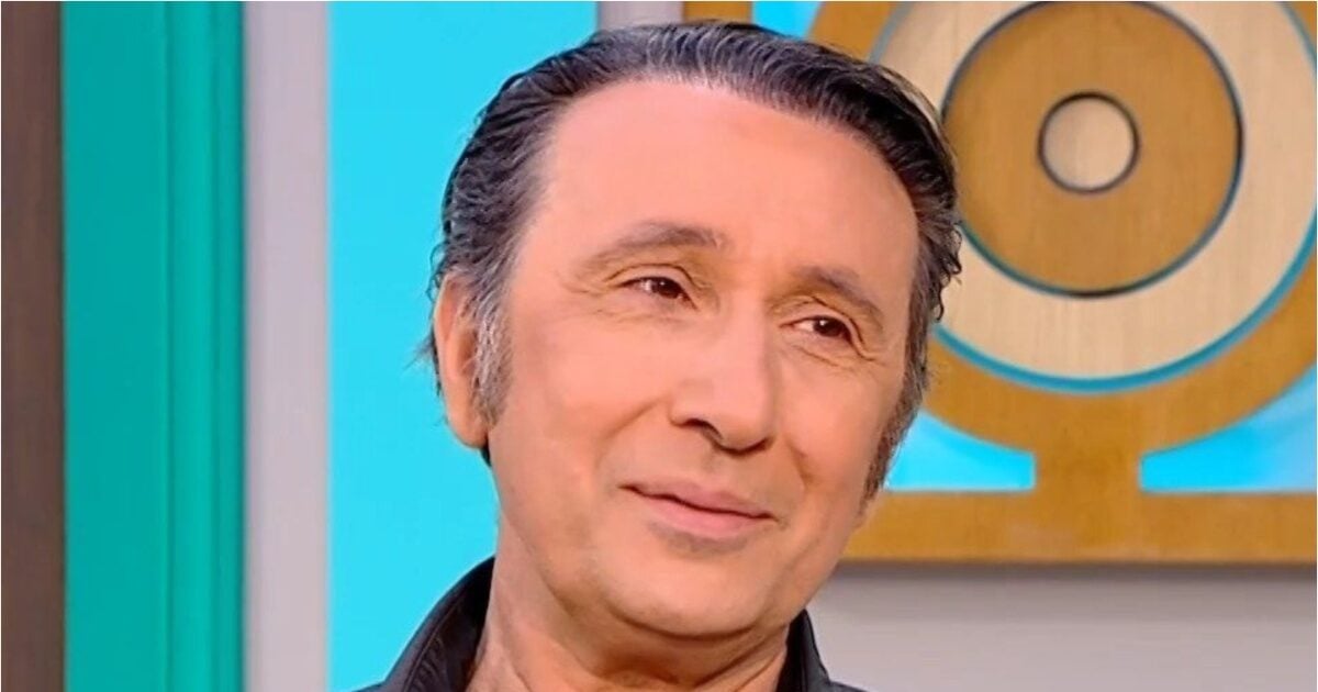 Ρένος Χαραλαμπίδης για Σάκη Ρουβά: «Για μυστηριώδη λόγο αποκρύπτει την καλλιέργειά του, πρέπει να αναδείξει τον πραγματικό του εαυτό»