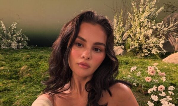Η πράσινη απόχρωση στα μάτια της Selena Gomez είναι το καλοκαιρινό trend