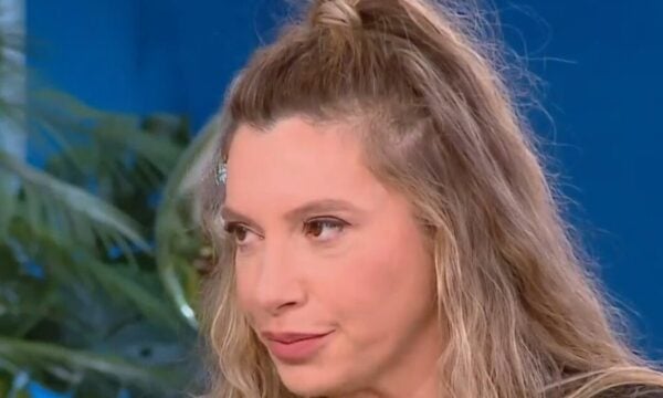 Σύλβια Δεληκούρα: Η αποκαλυπτική εξομολόγηση για τον γιο της – «Η προεφηβεία είναι δύσκολη, αλλά και εμείς την έχουμε ζήσει»