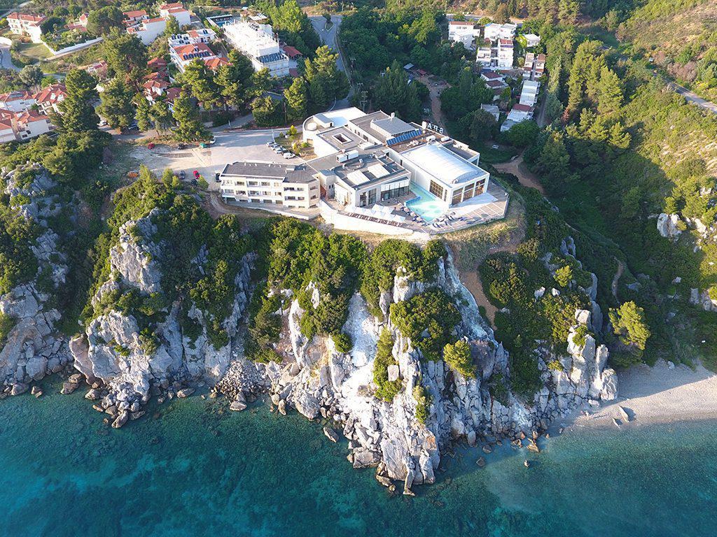 Θεσσαλονίκη: 1 ώρα και 41 λεπτά σε καταπράσινο τοπίο με καταγάλανα νερά και θερμές πηγές
