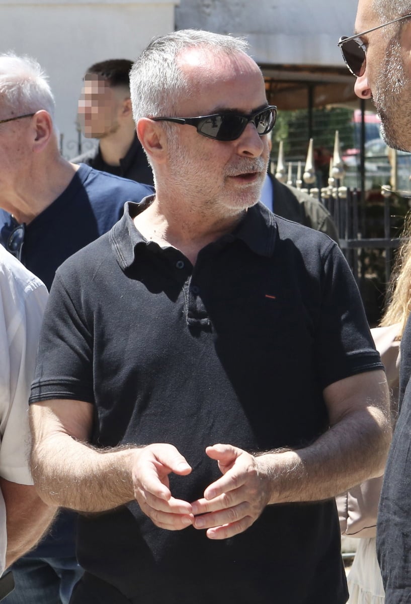 Μαίρη Ραζή στην κηδεία του συζύγου της, Σωτήρη Τσόγκα
