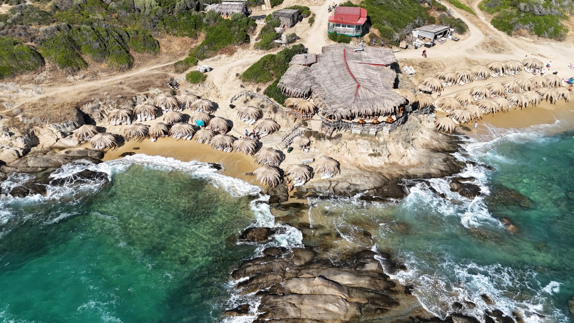 Χαλκιδική: Η εξωτική παραλία με το πιο παράξενο όνομα, σε βίντεο