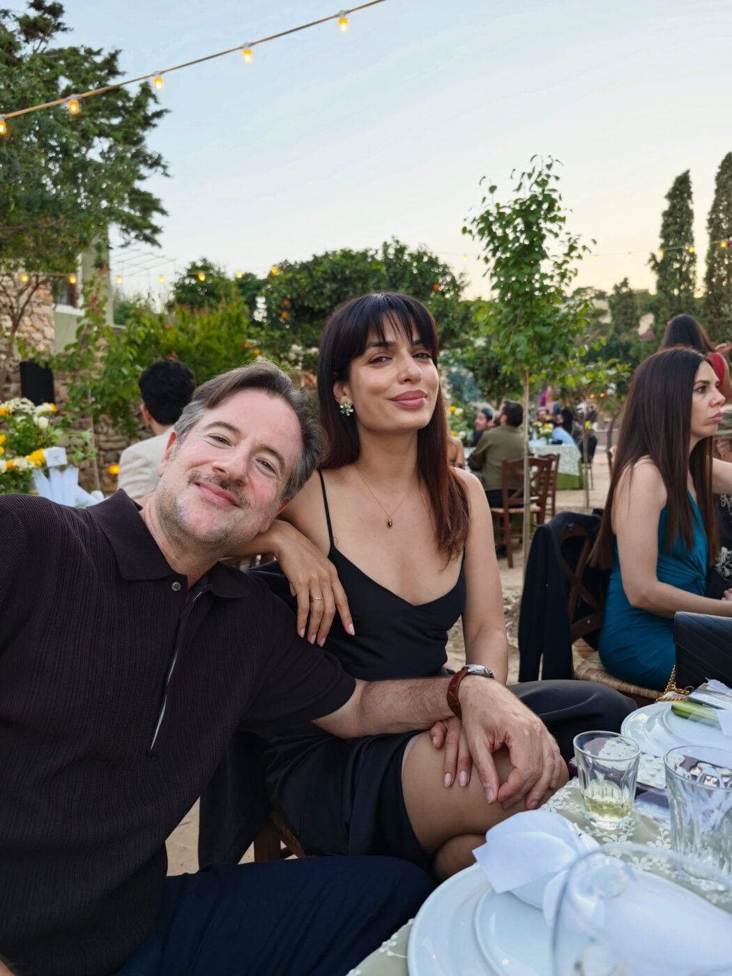Μελία Κράιλινγκ: Η Ελληνίδα σταρ του «Emily in Paris» παντρεύτηκε τον εκλεκτό της στη Σύρο – Εικόνες, βίντεο