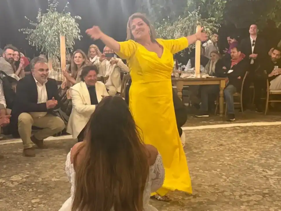 Βίκυ Σταυροπούλου: Είναι ψυχραμένη με τη συμπεθέρα της; Οι πραγματικές σχέσεις με τη μητέρα του Φάνη