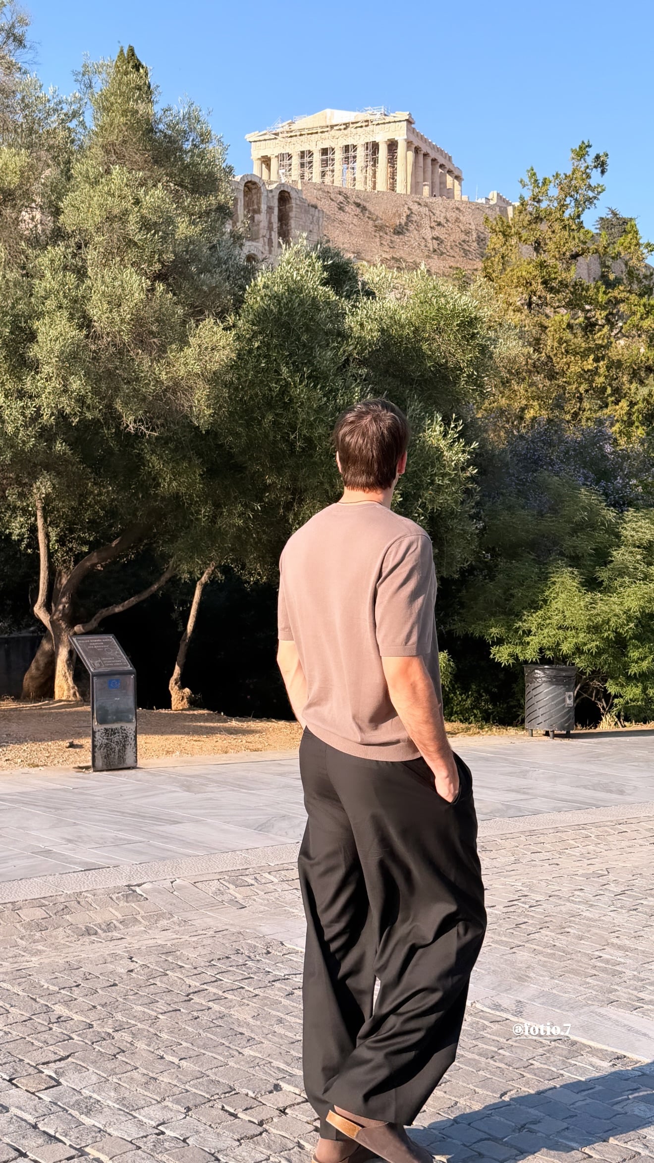 Ελένη Βουλγαράκη – Φώτης Ιωαννίδης: Ρομαντική περιπλάνηση στο κέντρο της Αθήνας – Φωτογραφίες