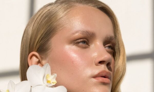 Water-based skin tint που χαρίζει φυσική λάμψη και δύσκολα θα αποχωριστείς αυτή τη σεζόν