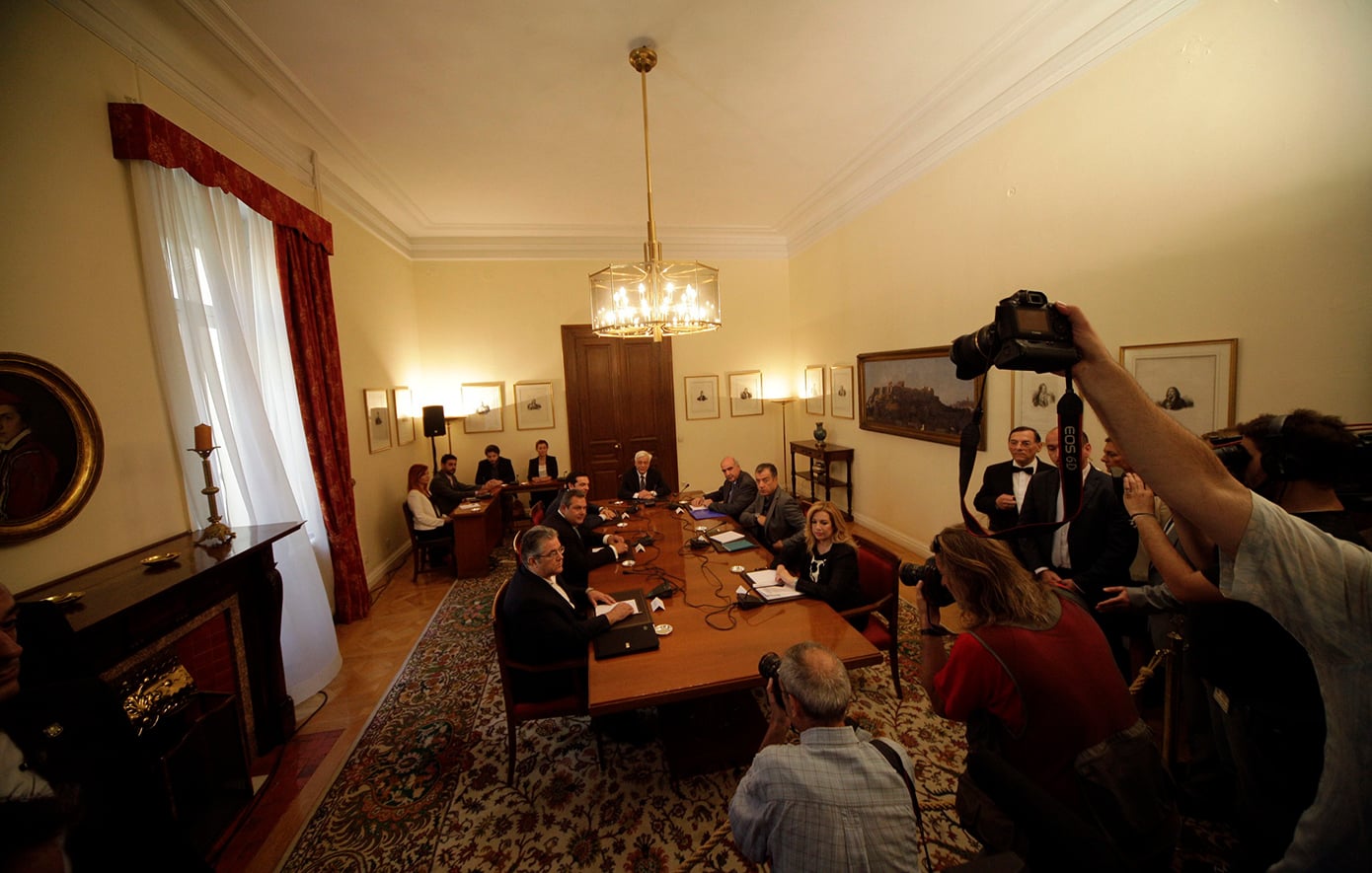 «Στο χιλιοστό» από τις Ελένη Βαρβιτσιώτη και Βικτώρια Δενδρινού: Οι πιο δραματικές στιγμές του ελληνικού καλοκαιριού του 2015