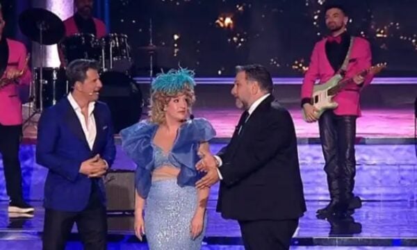 Your Face Sounds Familiar: Η «έκπληξη» του Γρηγόρη Αρναούτογλου και οι επευφημίες για τον Σάκη Ρουβά
