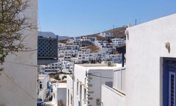 Το ελληνικό νησί που η Sun εξυμνεί ως «μυστικό θησαυρό» της Ευρώπης