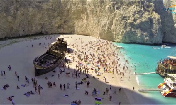 Focus: Η Ελλάδα κλείνει την παραλία «Ναυάγιο» για επισκέπτες