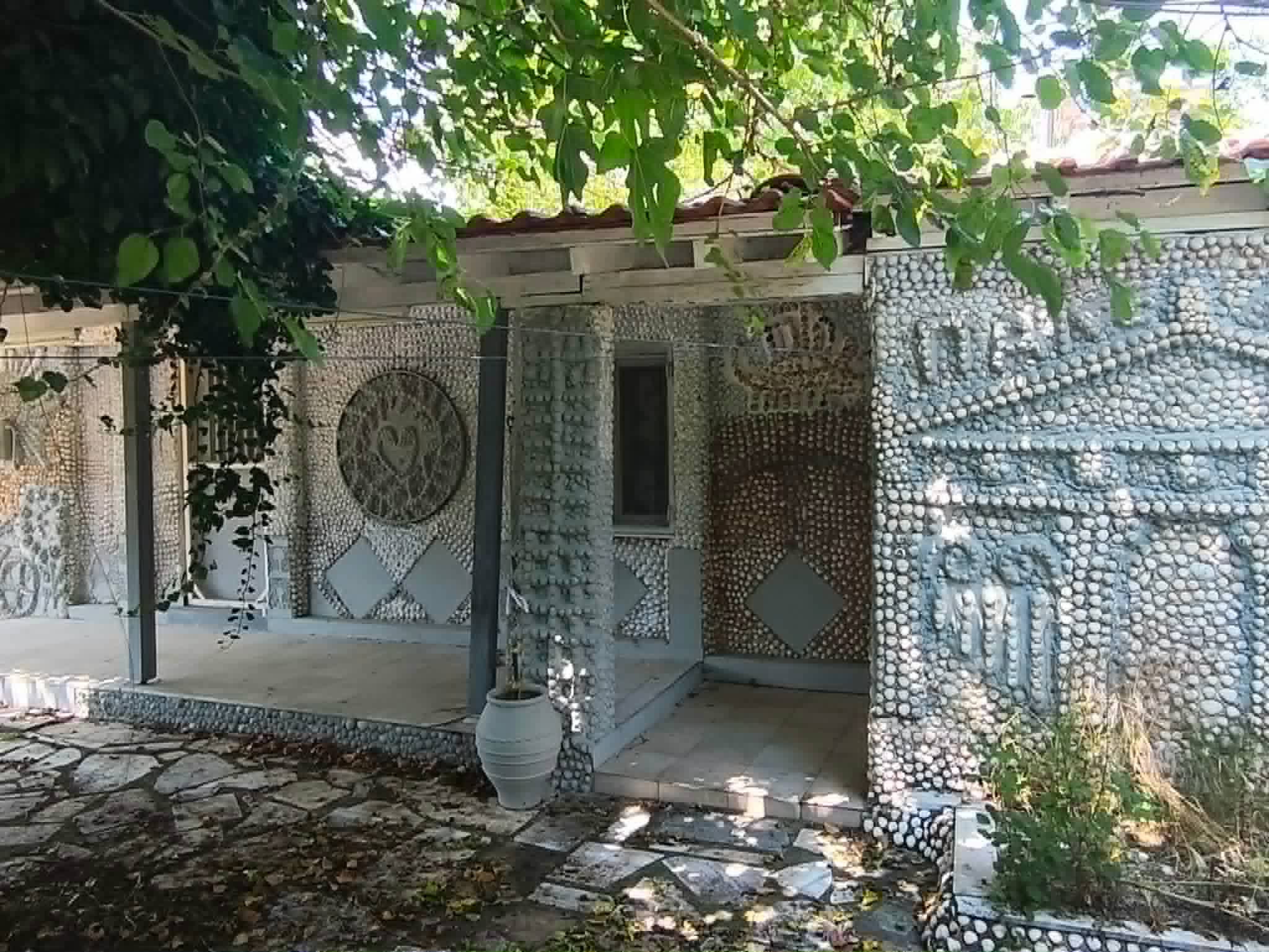 Το «σπίτι των κοχυλιών» και ο «Gaudí» του Παλαιόπυργου Λάρισας