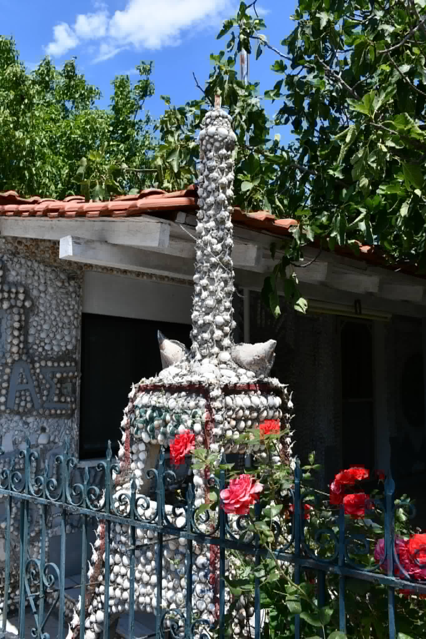 Το «σπίτι των κοχυλιών» και ο «Gaudí» του Παλαιόπυργου Λάρισας