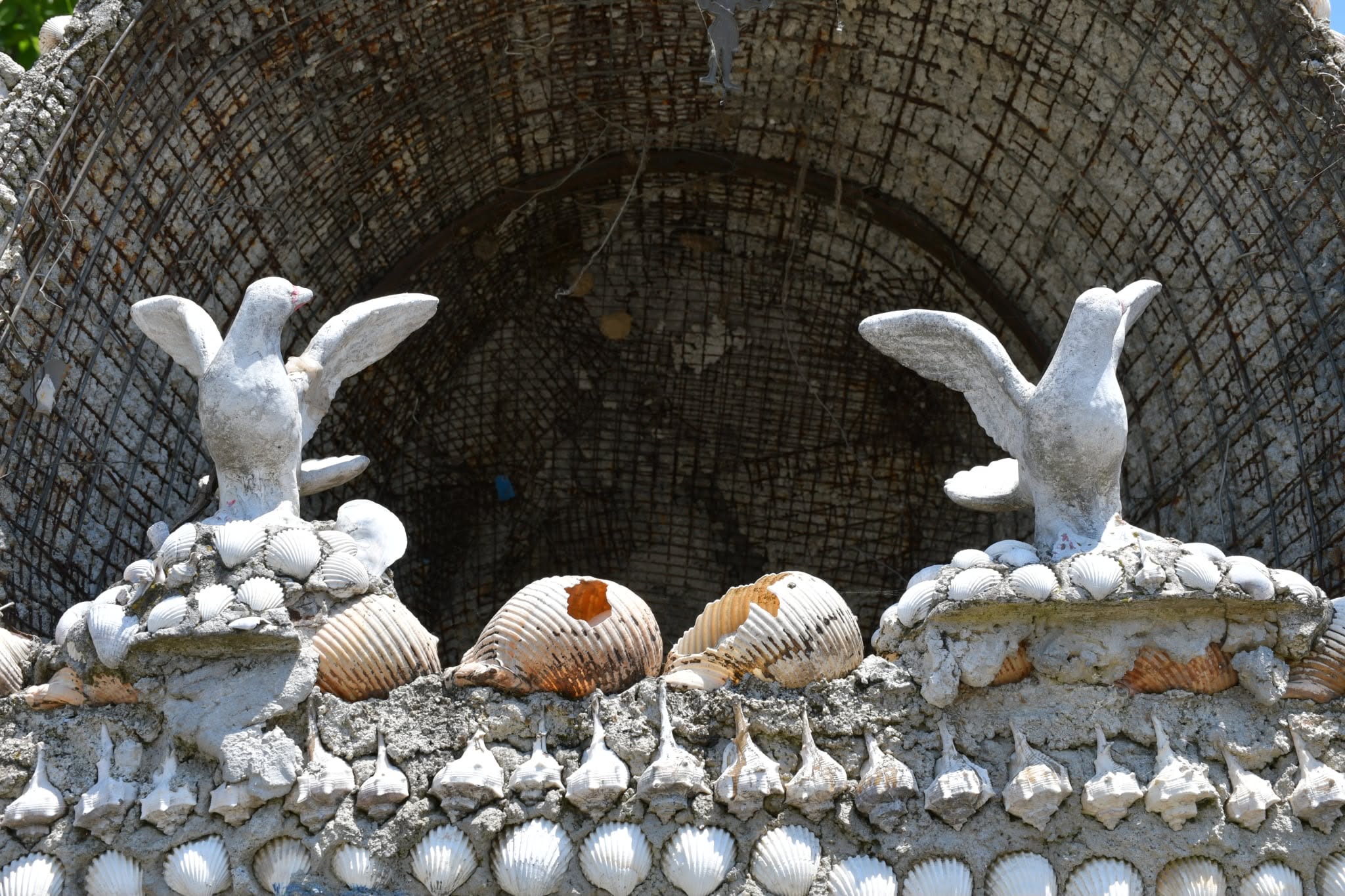 Το «σπίτι των κοχυλιών» και ο «Gaudí» του Παλαιόπυργου Λάρισας