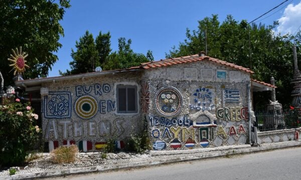 Το «σπίτι των κοχυλιών» και ο «Gaudí» του Παλαιόπυργου Λάρισας