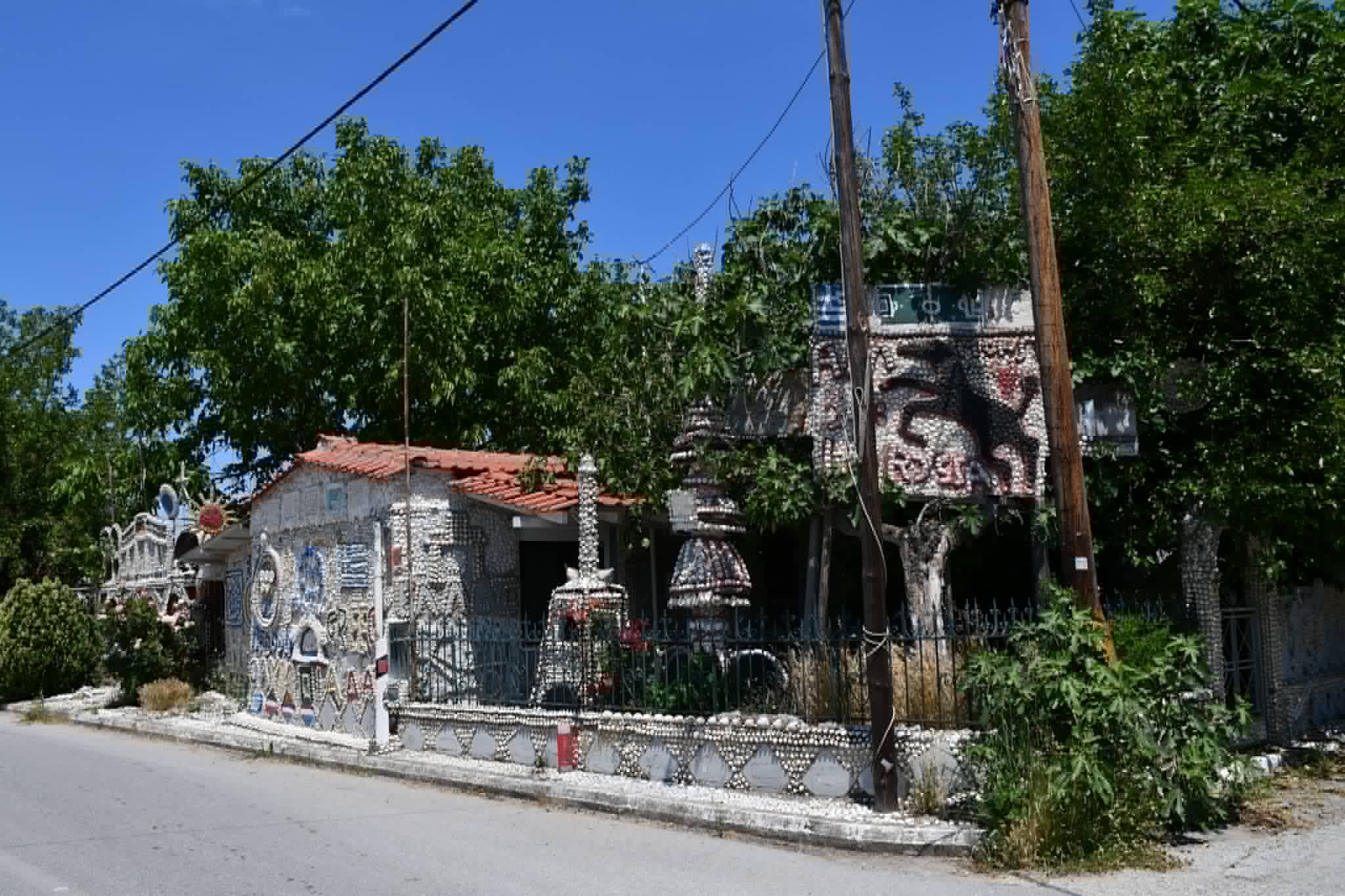 Το «σπίτι των κοχυλιών» και ο «Gaudí» του Παλαιόπυργου Λάρισας