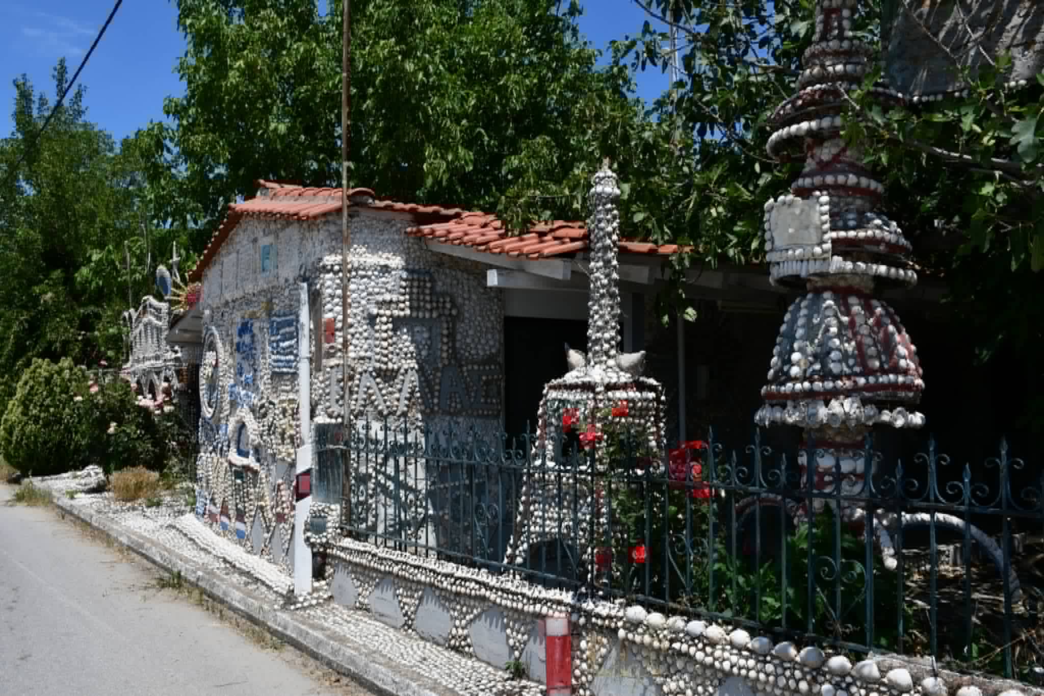 Το «σπίτι των κοχυλιών» και ο «Gaudí» του Παλαιόπυργου Λάρισας