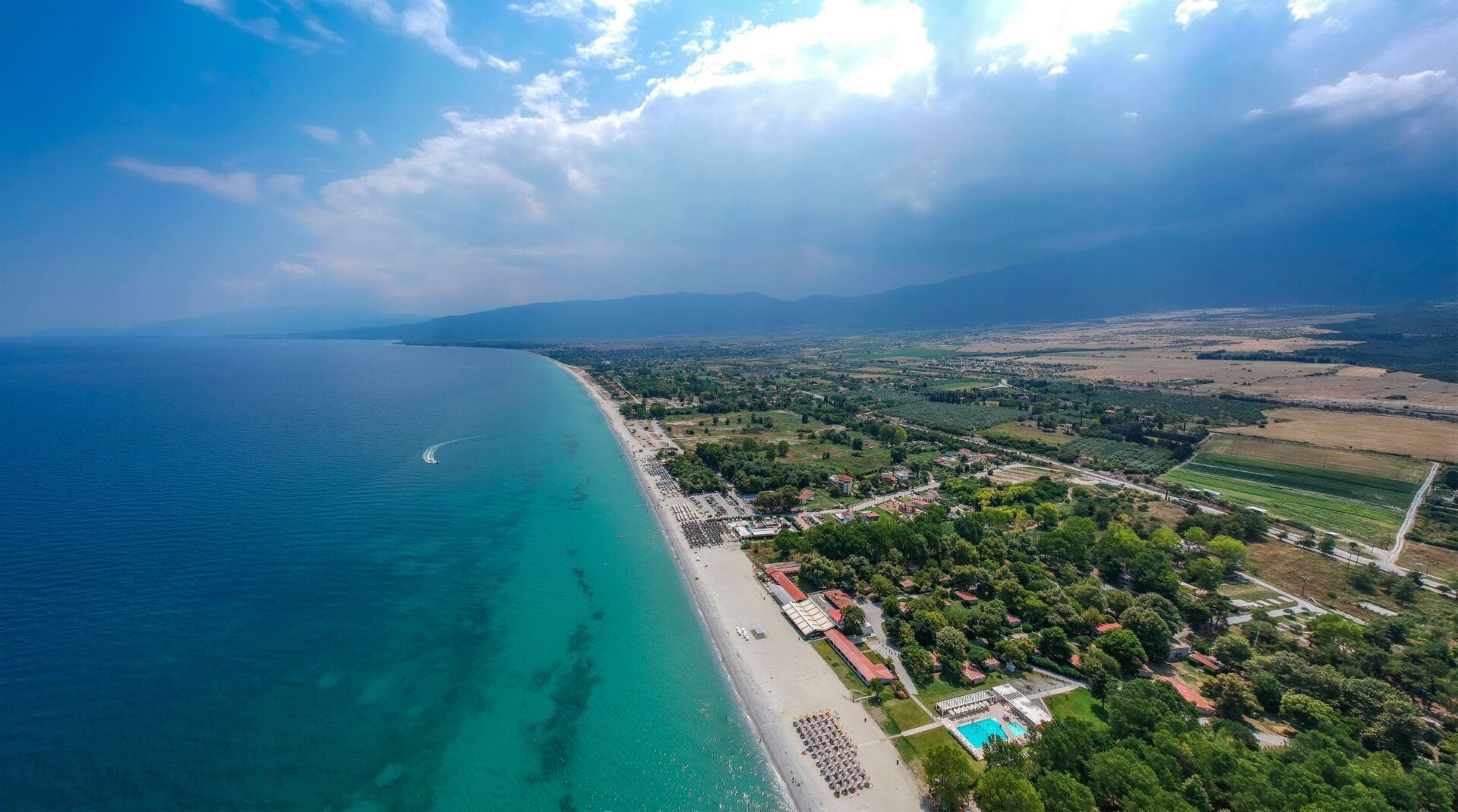 Από 54 έως 114 λεπτά από τη Θεσσαλονίκη: 5+1 ακτές για το πρώτο καλοκαιρινό Σαββατοκύριακο