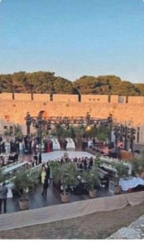 Η εφορία αρχαιοτήτων Μεσσηνίας απαντά για τον θόρυβο γύρω από τον γάμο της Κωστοπούλου: Ήταν νόμιμη η δεξίωση πάνω στα αρχαία μάρμαρα;