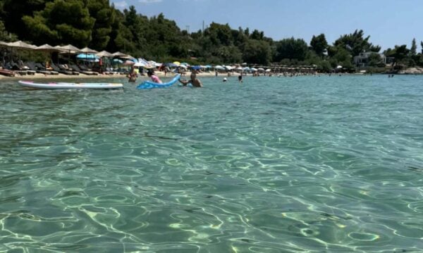 Από 54 έως 114 λεπτά από τη Θεσσαλονίκη: 5+1 ακτές για το πρώτο καλοκαιρινό Σαββατοκύριακο