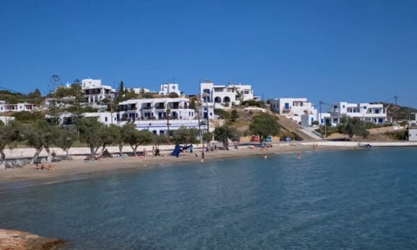 Το ελληνικό νησί που υμνούν οι Times: μύθοι, θρύλοι και τιρκουάζ νερά