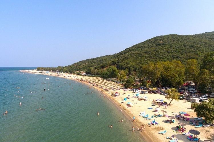 Από 54 έως 114 λεπτά από τη Θεσσαλονίκη: 5+1 ακτές για το πρώτο καλοκαιρινό Σαββατοκύριακο