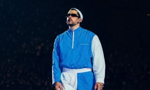 Bad Bunny επέλεξε unisex look με την υπογραφή Jacquemus