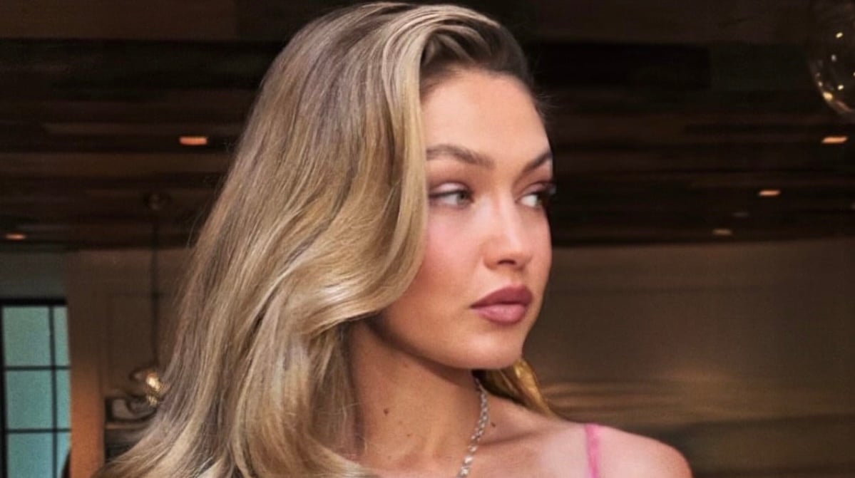 Τζίτζι Χαντίντ: Καλοκαιρινός οδηγός για outfits σε μία της post