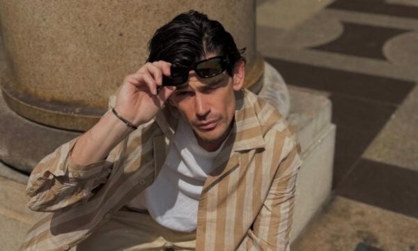 Πλάτωνας Παπαγιαννόπουλος: fashion worker με ολοκληρωμένο επιμελημένο look