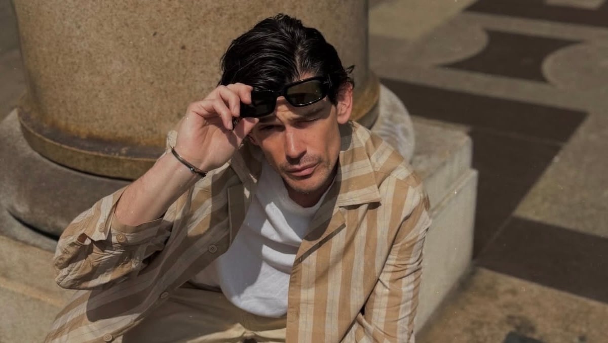 Πλάτωνας Παπαγιαννόπουλος: fashion worker με ολοκληρωμένο επιμελημένο look