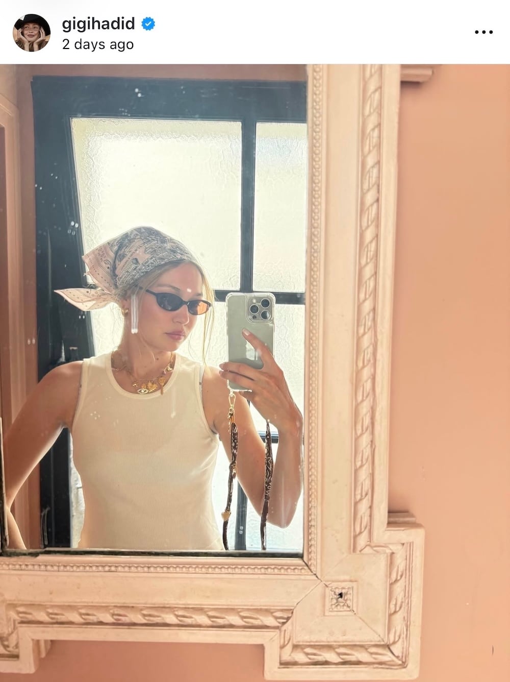 Τζίτζι Χαντίντ: Καλοκαιρινός οδηγός για outfits σε μία της post
