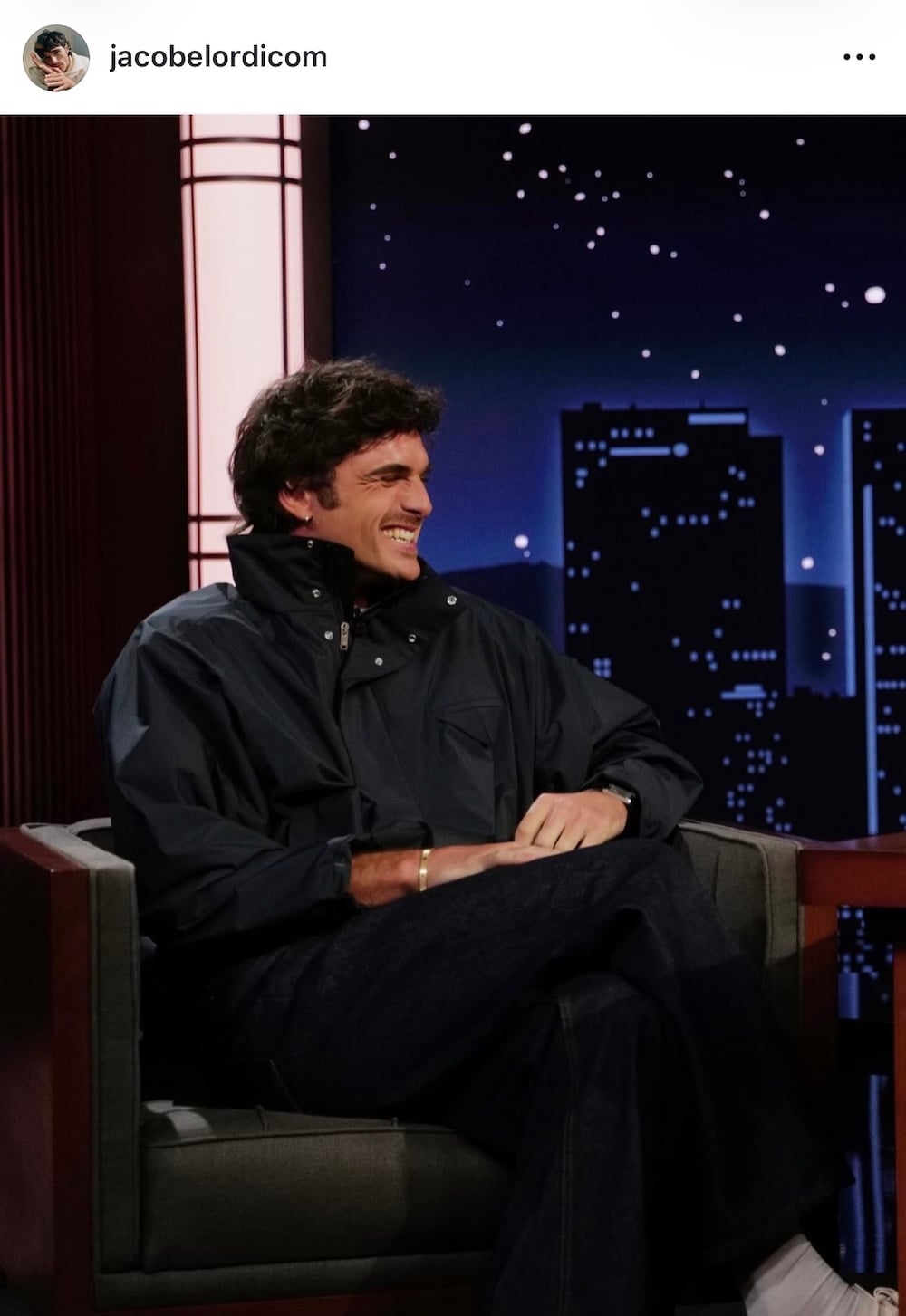 Τζέικομπ Ελόρντι: Το εναλλακτικό look στο late night dress code που άνοιξε νέους ορίζοντες